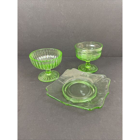Set Of 3 Vintage Green Uranium Depression Glass 1 Square Plate & 2 Sherbet Cups - Picture 14 of 16